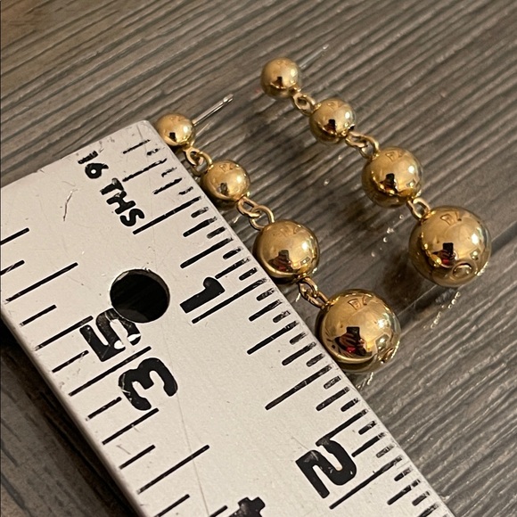 Vintage 1986 Avon Dangle Drop Earrings - Graduated Gold-tone Beaded Earrings - Picture 8 of 13